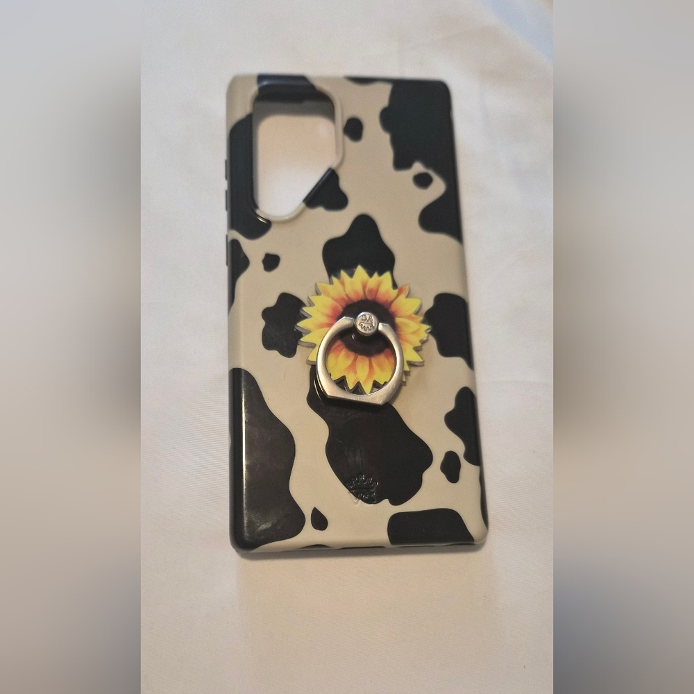 Velvet Caviar Samsung S22 Ultra Cow Print Phone Case With Sunflower Ring
